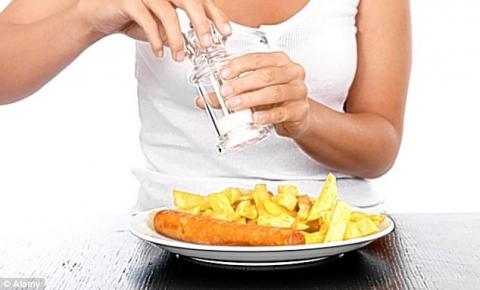 الوجبات الغذائية عالية الأملاح تؤثر سلباً على أجهزة الجسم  الوجبات الغذائية عالية الأملاح تؤثر سلباً على أجهزة الجسم